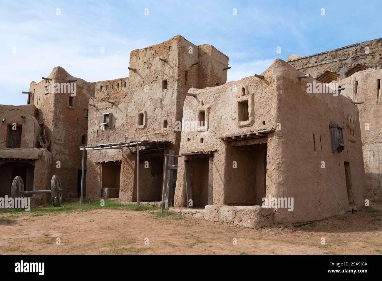 REGIONE DI ASTRAKHAN, RUSSIA - 7 MAGGIO 2024: Frammento di décorations cinematografiche per il film storico "Orda". Capitale medievale dell'Orda d'Oro Saray Batu Foto Stock