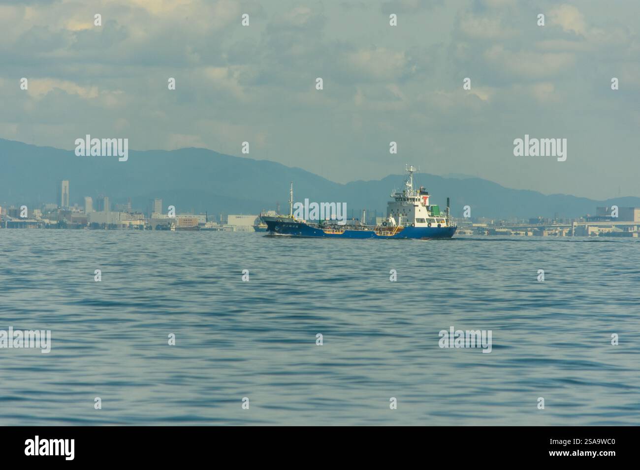 Il porto di Kobe è un porto marittimo giapponese a Kobe, Hyogo, nella zona più grande della baia di Osaka, a Kobe, in Giappone, l'8 ottobre 2017 Foto Stock