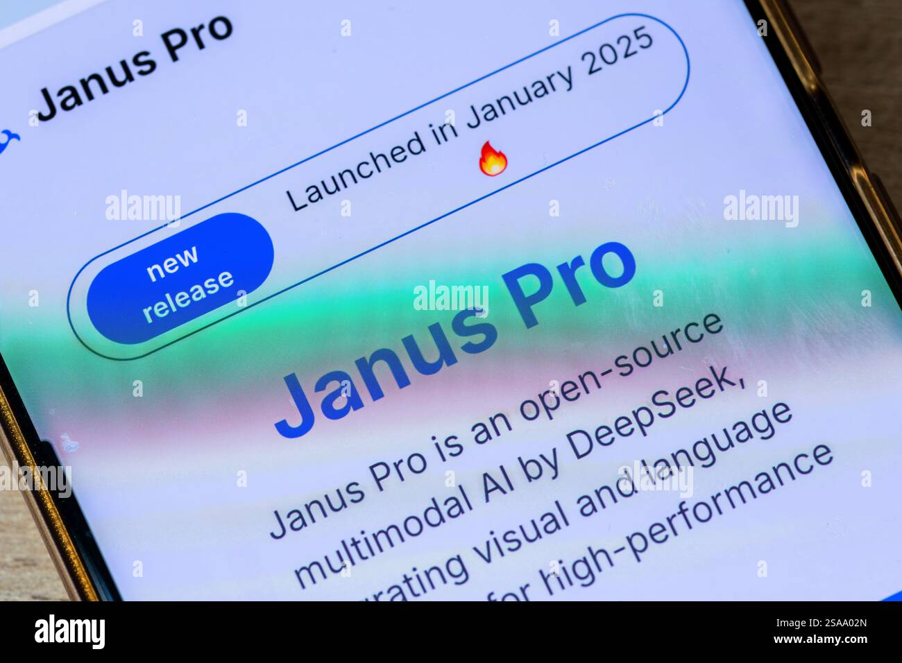 Londra. REGNO UNITO- 01.29.2025. Informazioni Internet su un cellulare sul lancio dell'intelligenza artificiale multimodale open source DeepSeek Janus Pro in grado di generare immagini. Foto Stock