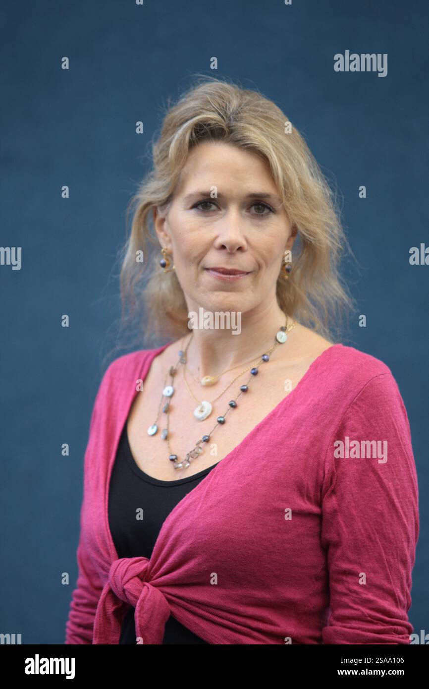 La scrittrice britannica Sofka Zinovieff, nella foto al Festival Internazionale del libro di Edimburgo, dove ha parlato della sua scrittura sulla sua famiglia russa. Il Festival del libro è stato il più grande evento letterario del mondo e ha visto la partecipazione di scrittori provenienti da tutto il mondo. L'evento del 2007 ha visto la partecipazione di circa 550 scrittori e si è svolto dal 11-27 agosto. Foto Stock
