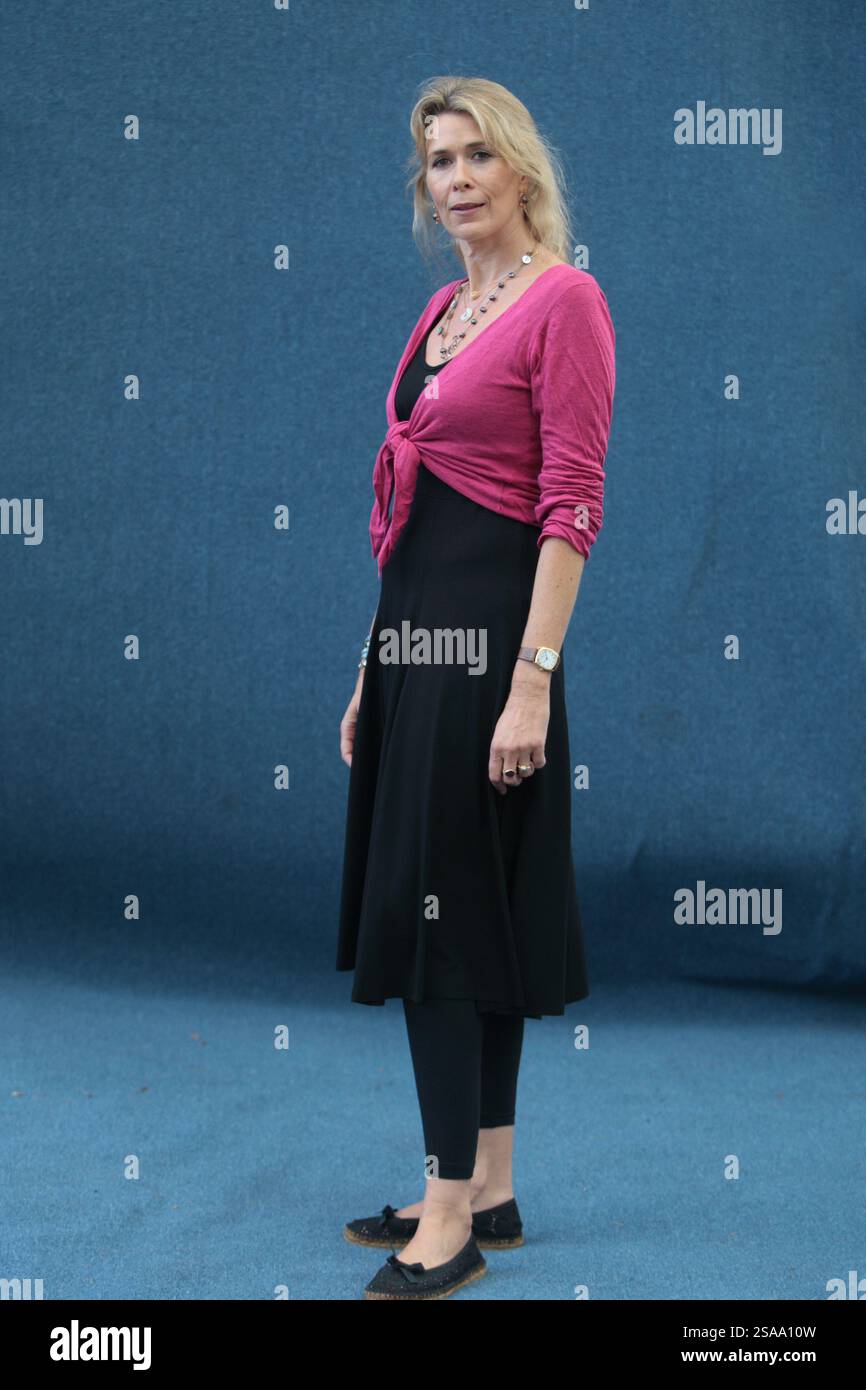 La scrittrice britannica Sofka Zinovieff, nella foto al Festival Internazionale del libro di Edimburgo, dove ha parlato della sua scrittura sulla sua famiglia russa. Il Festival del libro è stato il più grande evento letterario del mondo e ha visto la partecipazione di scrittori provenienti da tutto il mondo. L'evento del 2007 ha visto la partecipazione di circa 550 scrittori e si è svolto dal 11-27 agosto. Foto Stock