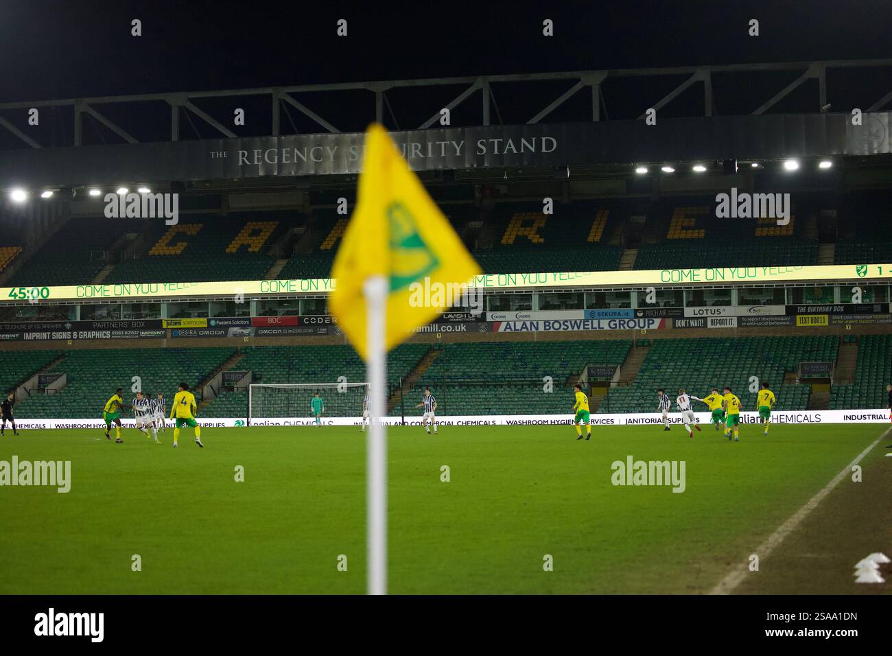 Giocatore del Norwich City U18 in possesso del West Bromwich Albion U18 nella fa Youth Cup a Carrow Road. Foto Stock
