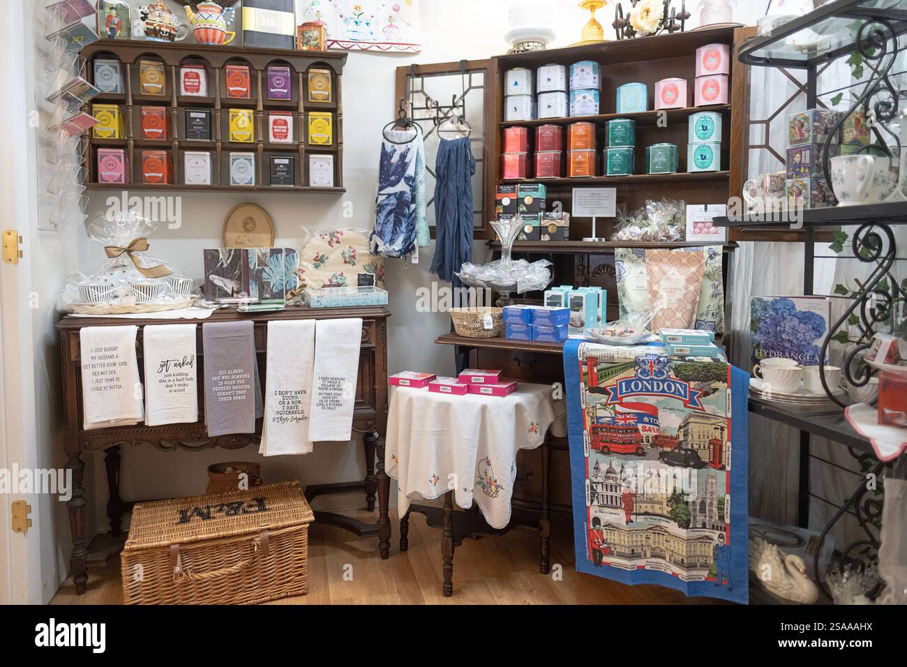 Il negozio di articoli da regalo presso la Florrie Kayes Tea Room a Carmel Hamlet nella contea di Putnam, New York Foto Stock
