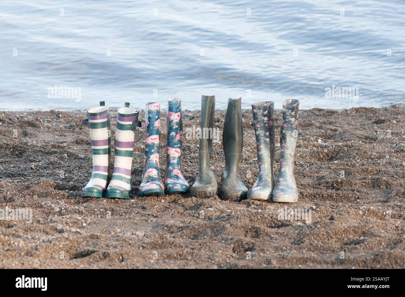 Stivali Wellington/Rubber sul lungomare di una gara di canottaggio. Foto Stock