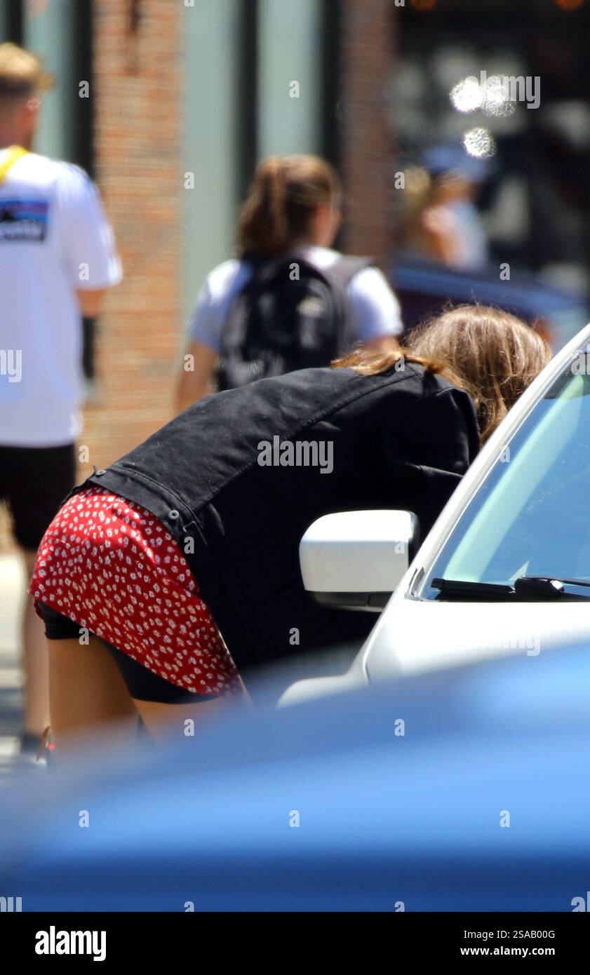 La modella Irina Shayk e sua madre Olga Shaykhlislamova portano sua figlia Lea De Seine Shayk Cooper per una passeggiata nel West Village il 15 luglio 2019 a New York Foto Stock