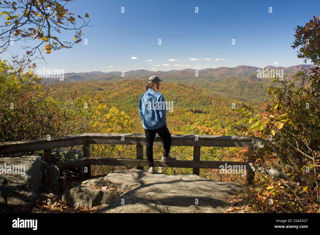 GA00028-00...Georgia - Vista dal Tennessee Rock Trail nel Black Rock Mountain State Park. Foto Stock