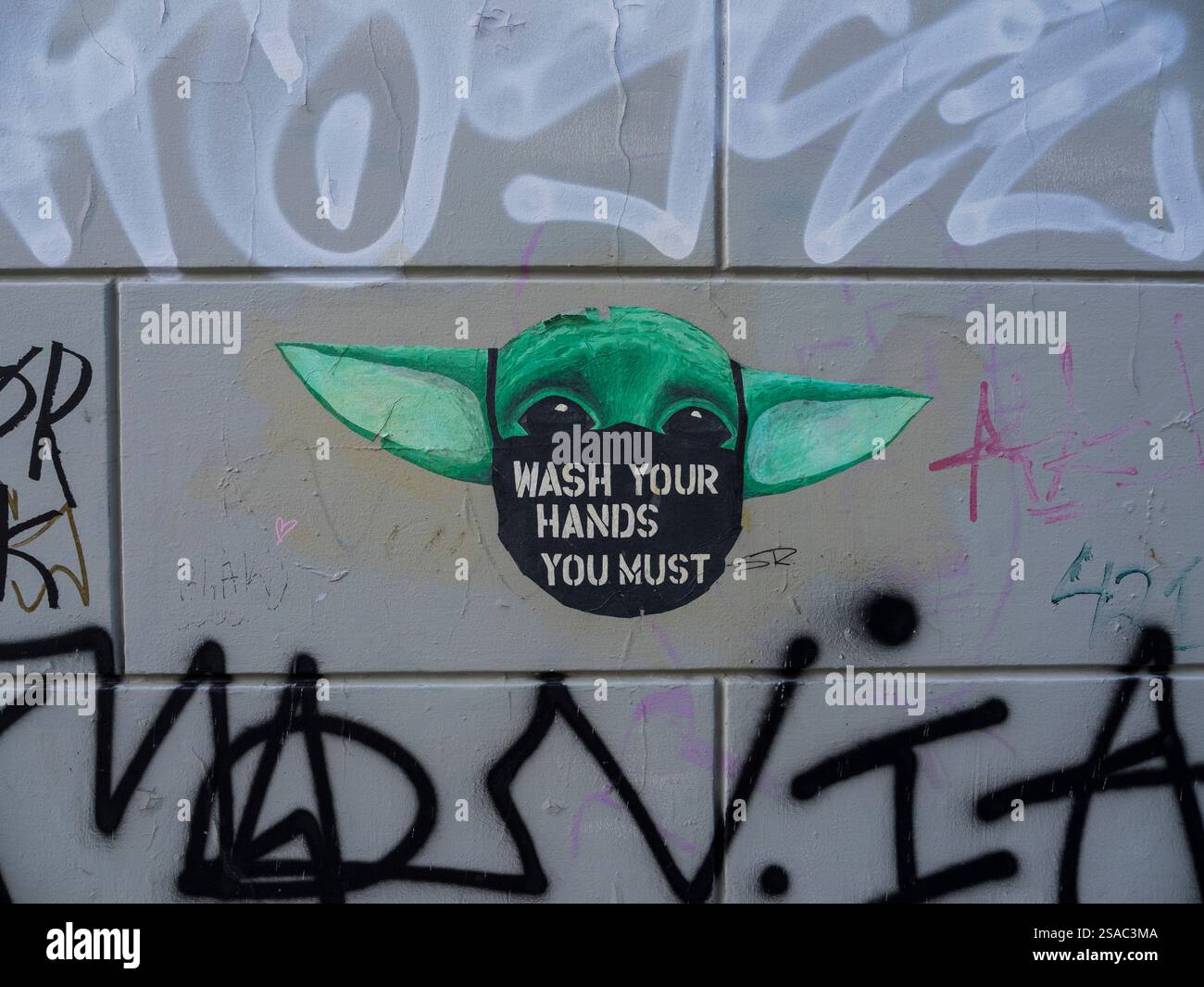 Lavati le mani che devi, lavare le mani e Covid Related Street Art, Bergen, Norvegia, Scandinavia. Foto Stock