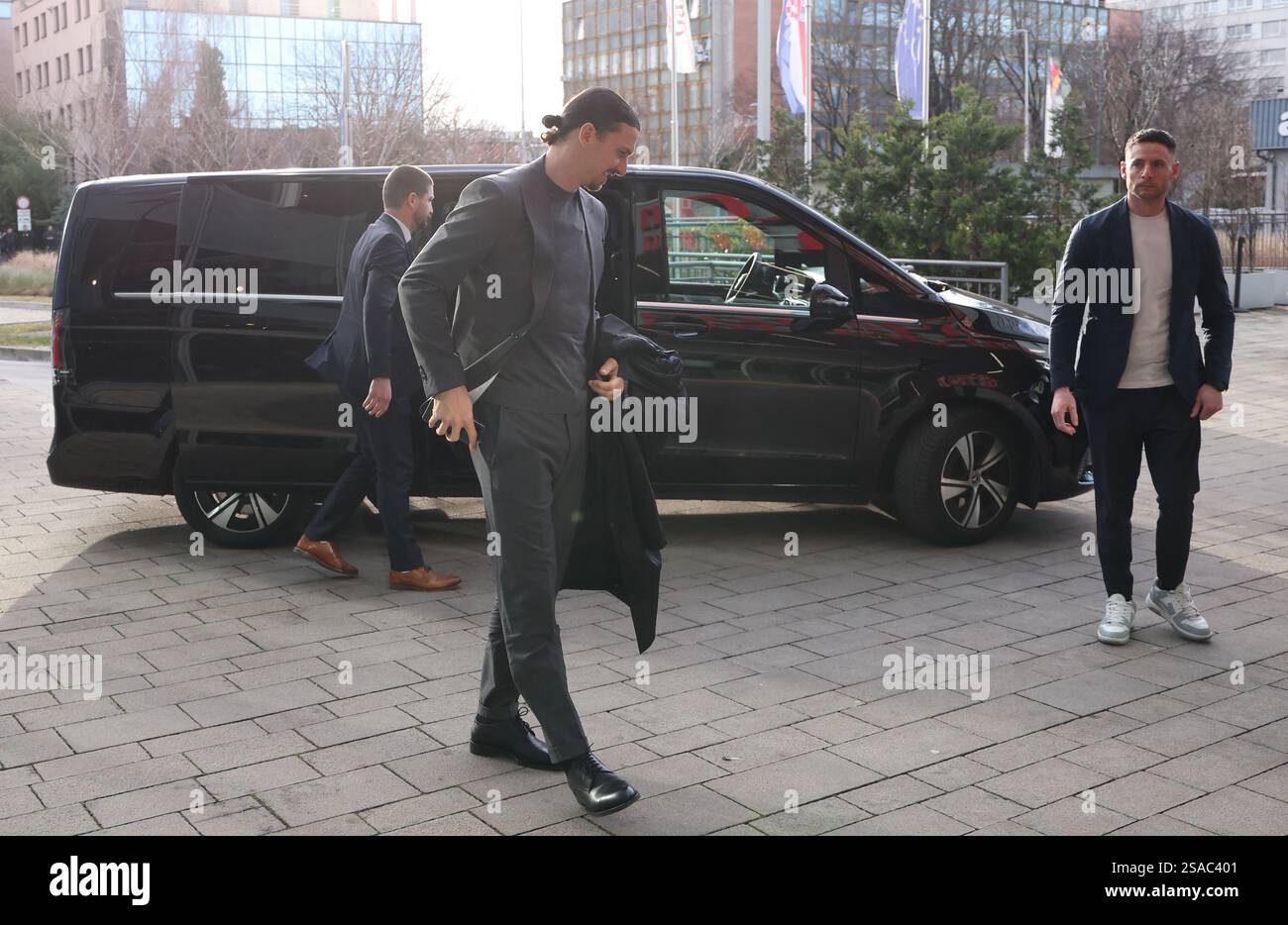 Zagabria, Croazia. 29 gennaio 2025. Un ex calciatore svedese Zlatan Ibrahimovic arriva all'Hilton Garden Inn Hotel, a Zagabria, in Croazia, il 29 gennaio 2025. Foto: Matija Habljak/PIXSELL credito: Pixsell/Alamy Live News Foto Stock