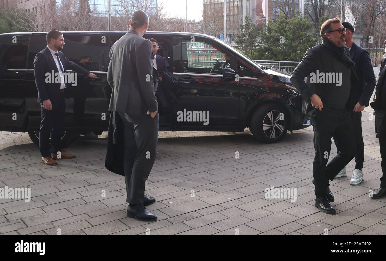 Zagabria, Croazia. 29 gennaio 2025. Un ex calciatore svedese Zlatan Ibrahimovic arriva all'Hilton Garden Inn Hotel, a Zagabria, in Croazia, il 29 gennaio 2025. Foto: Matija Habljak/PIXSELL credito: Pixsell/Alamy Live News Foto Stock