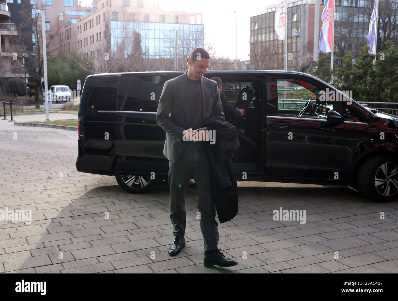 Zagabria, Croazia. 29 gennaio 2025. Un ex calciatore svedese Zlatan Ibrahimovic arriva all'Hilton Garden Inn Hotel, a Zagabria, in Croazia, il 29 gennaio 2025. Foto: Matija Habljak/PIXSELL credito: Pixsell/Alamy Live News Foto Stock