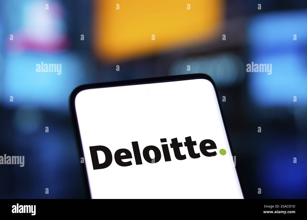 Il logo Deloitte è visualizzato sullo smartphone. Deloitte è una società multinazionale di servizi professionali Foto Stock