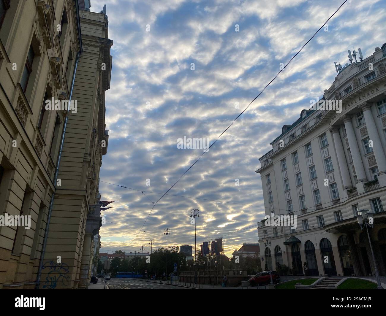 Cielo nuvoloso sulla città di Zagabria - Immagine stock catturata con smartphone