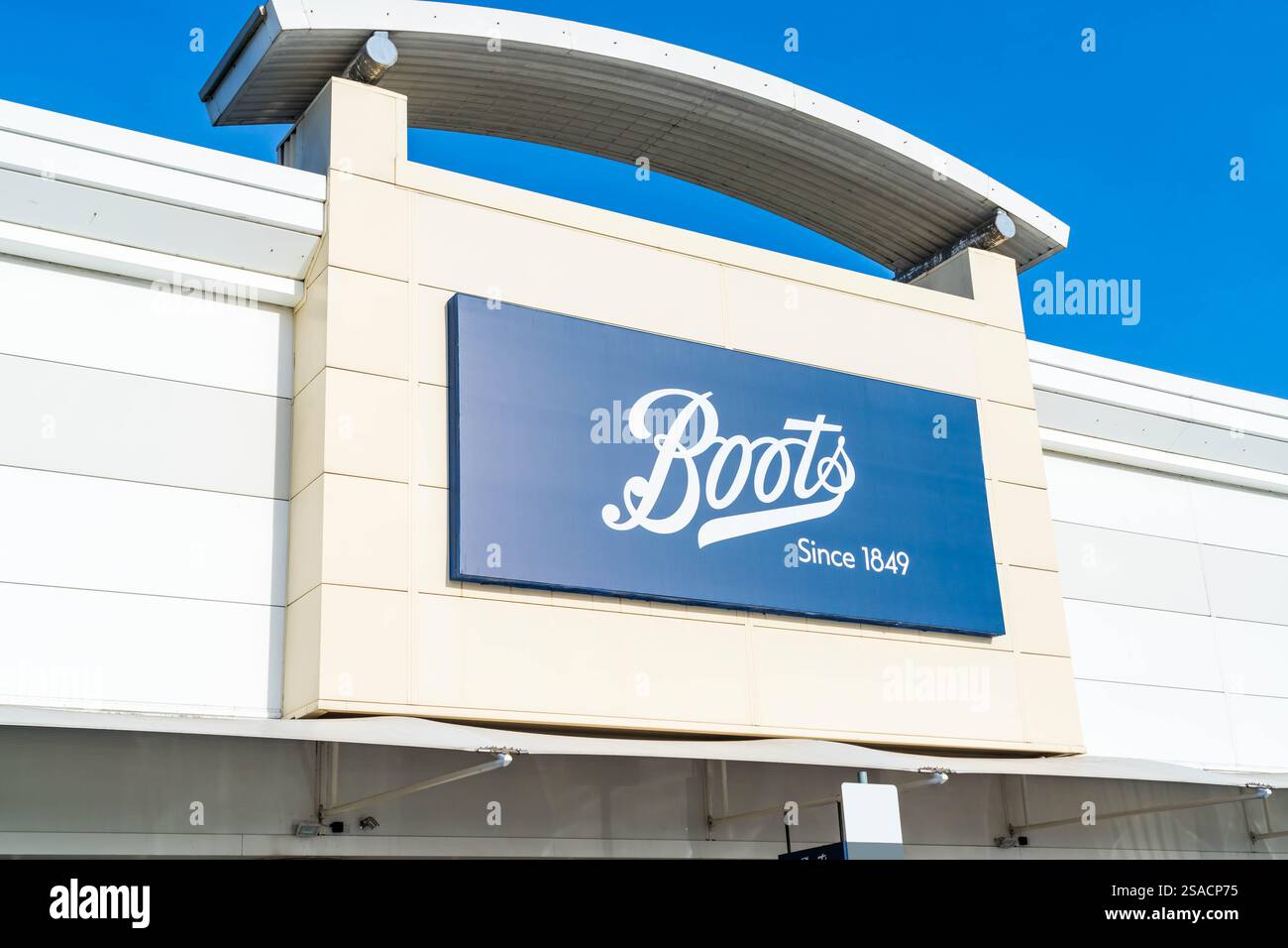 Wolverhampton, Inghilterra – gennaio 29 2025: Catena UK Health, Beauty and Pharmacy, segnaletica per gli stivali presso il Bentley Bridge Retail Park di Wolverhampton Foto Stock