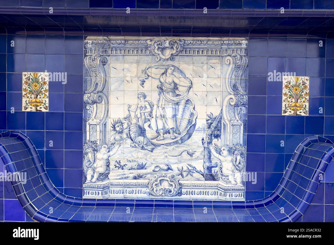 Palazzo Maricel, Sitges, Catalogna, Spagna. Mosaico della terrazza Foto Stock