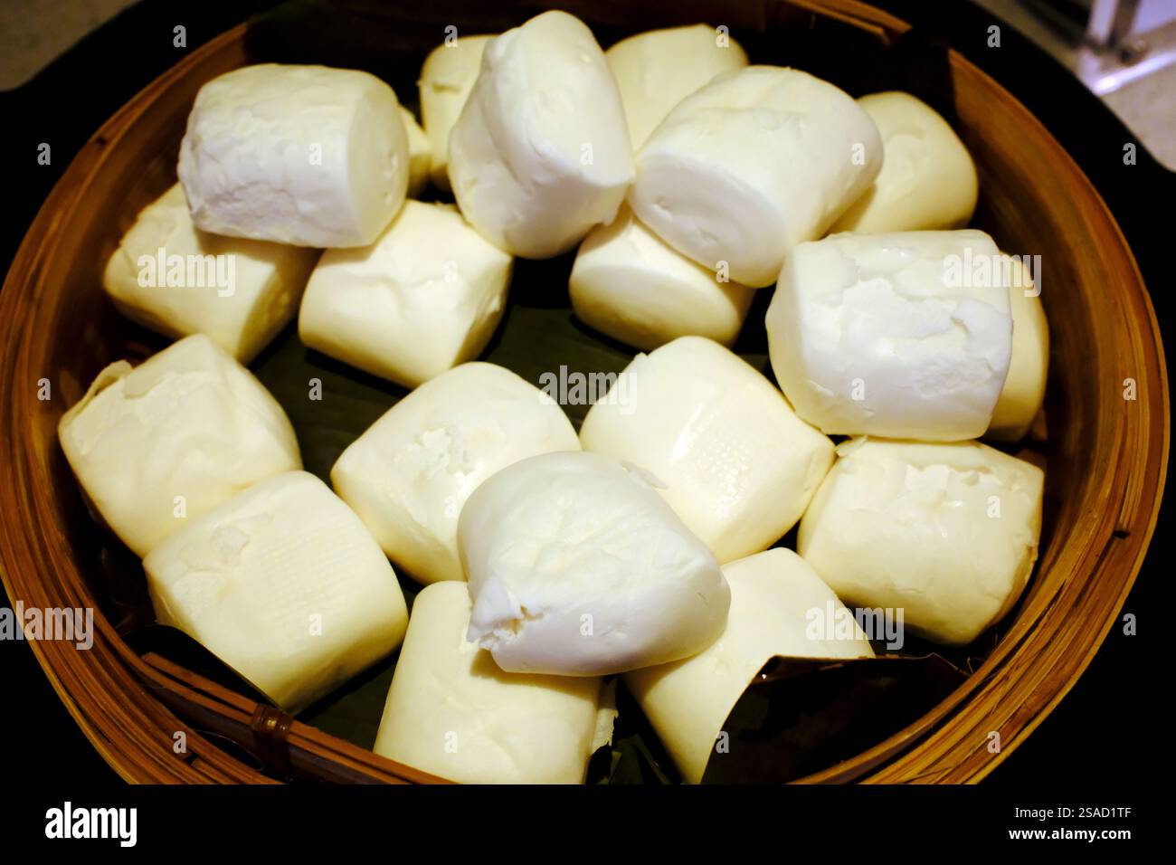 Banh Bao, gnocchi vietnamiti. Cestello per vaporiera. Ho chi Minh. Vietnam. Foto Stock