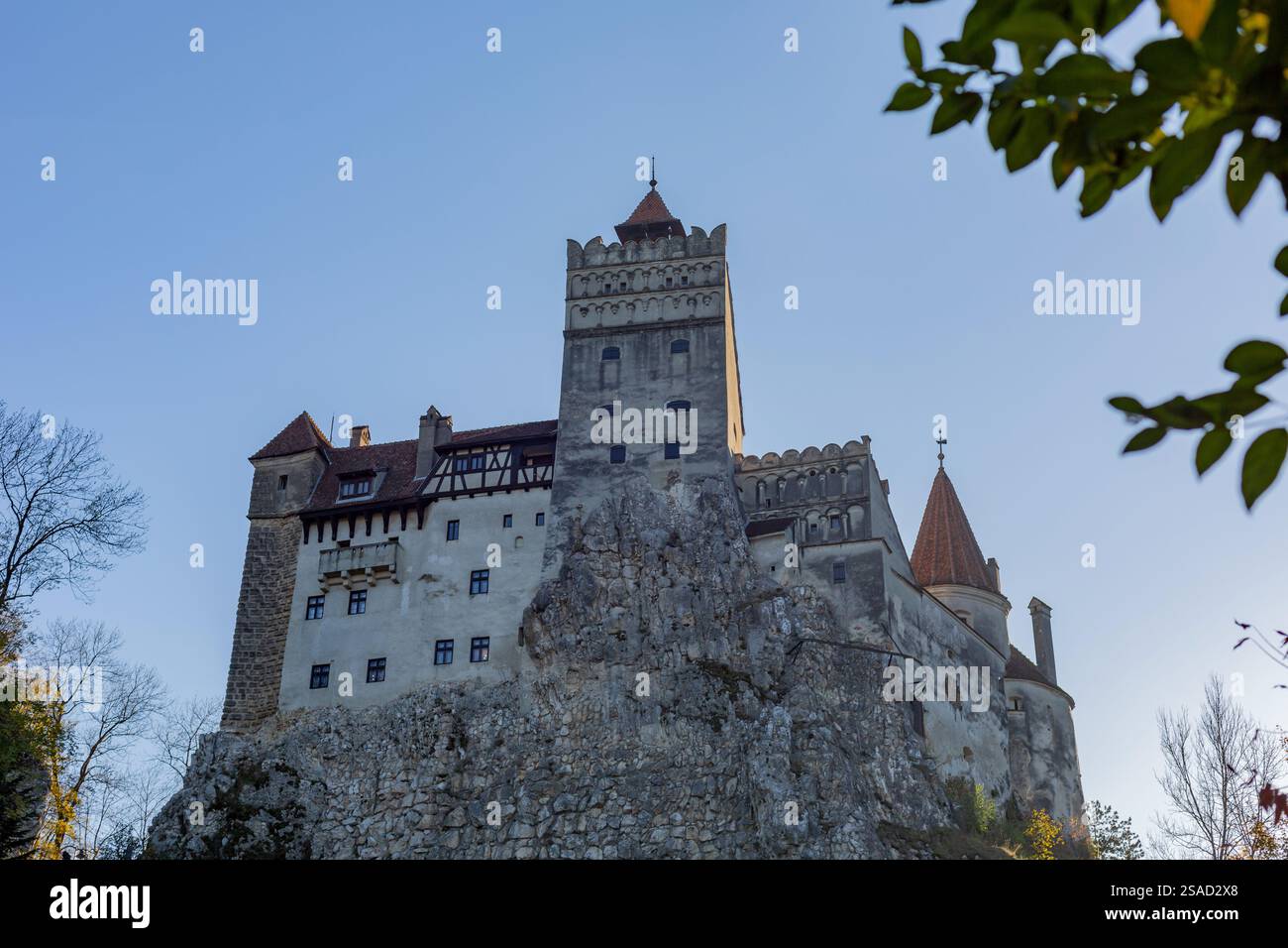 Castello di Bran di Dracula dalla Transilvania Romania. Castello di Bran noto come Castello di Dracula, uno dei castelli più famosi della Romania. Foto Stock