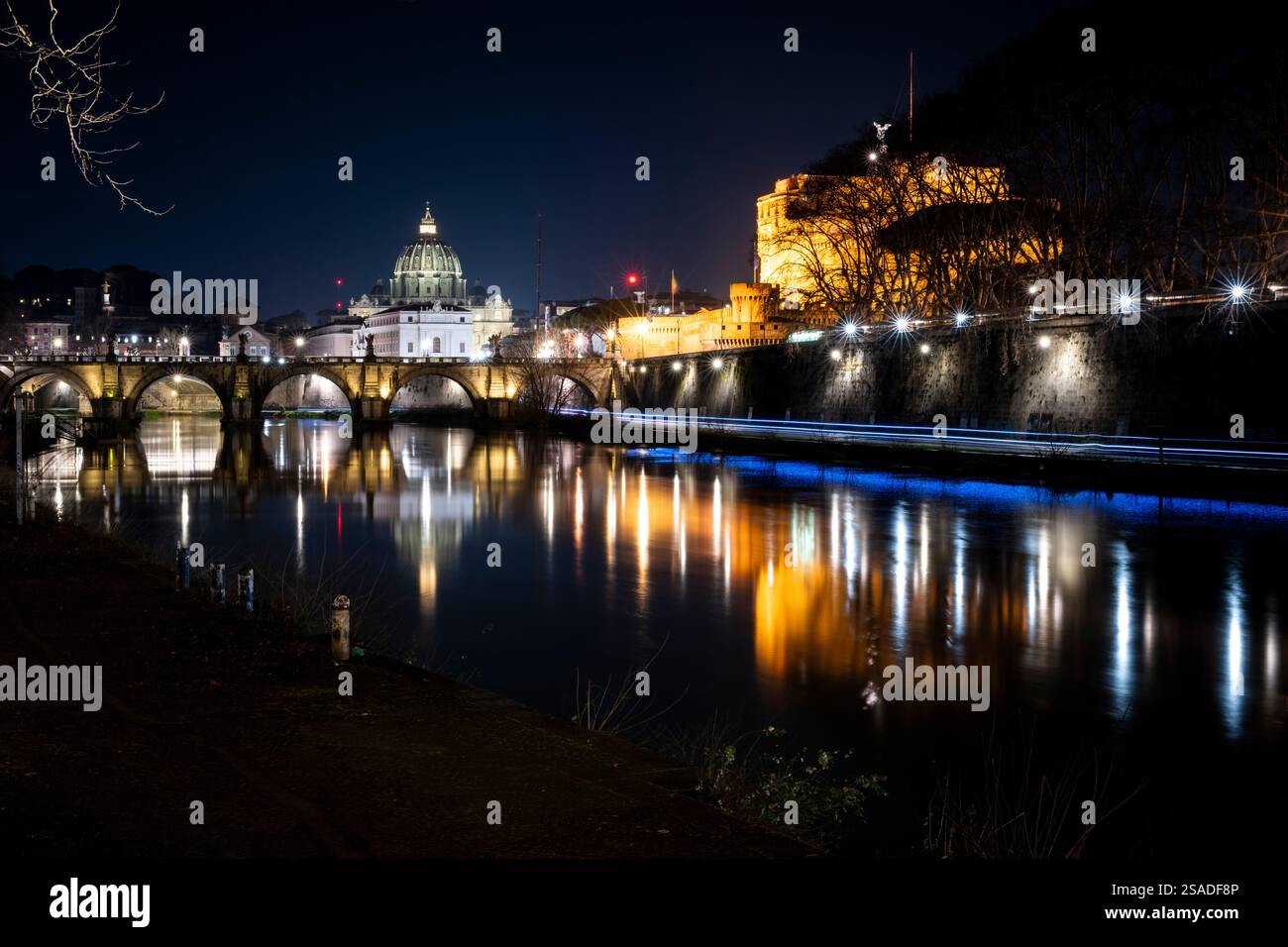 La città del Vaticano di notte. Foto Stock