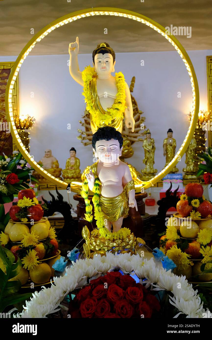 Pagoda buddista Thien Truc. Vesak giorno per onorare la nascita, l'illuminazione e la morte di Buddha più di 2.000 anni fa. BAC Lieu. Vietnam. . Foto Stock