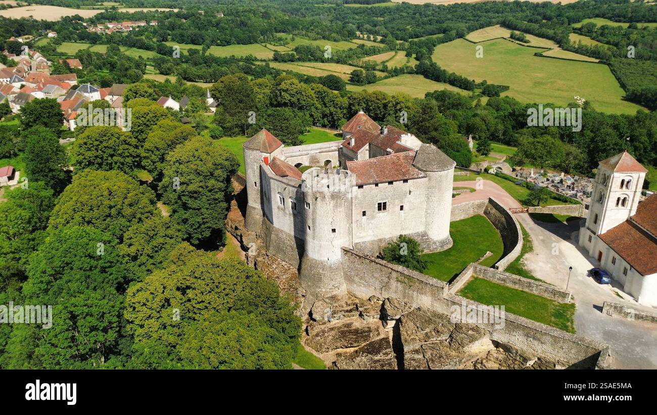 Foto drone Mont-Saint-Jean castello francia europa Foto Stock