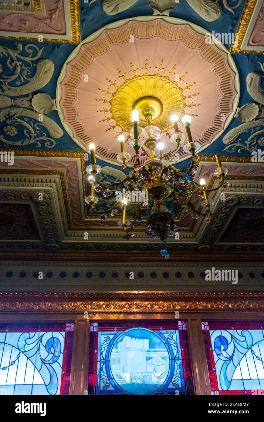 Jersey City, New Jersey, Stati Uniti, Scene, monumenti storici, architettura d'epoca, cinema antico, dettagli "Loews Jersey", lampadario, interni Foto Stock