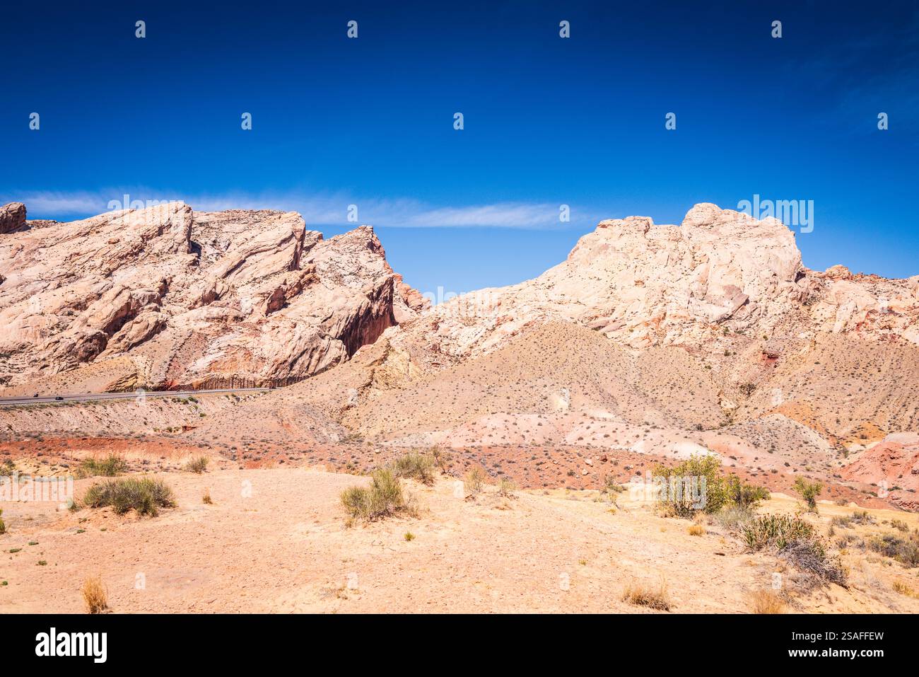 Castle Valley, nella regione geologica della barriera corallina di San Rafael, dell'altopiano del Colorado, vanta alcuni dei paesaggi più belli dello Utah. Foto Stock