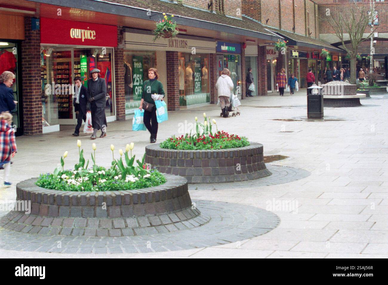 Centro commerciale Old George Mall a Salisbury, Wiltshire. 1993 Foto Stock