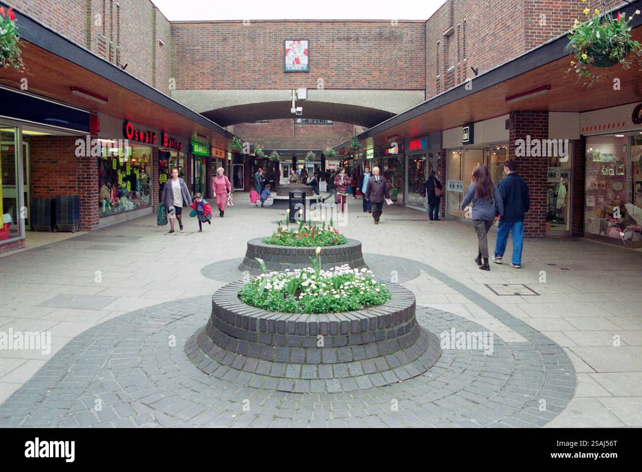 Centro commerciale Old George Mall a Salisbury, Wiltshire. 1993 Foto Stock