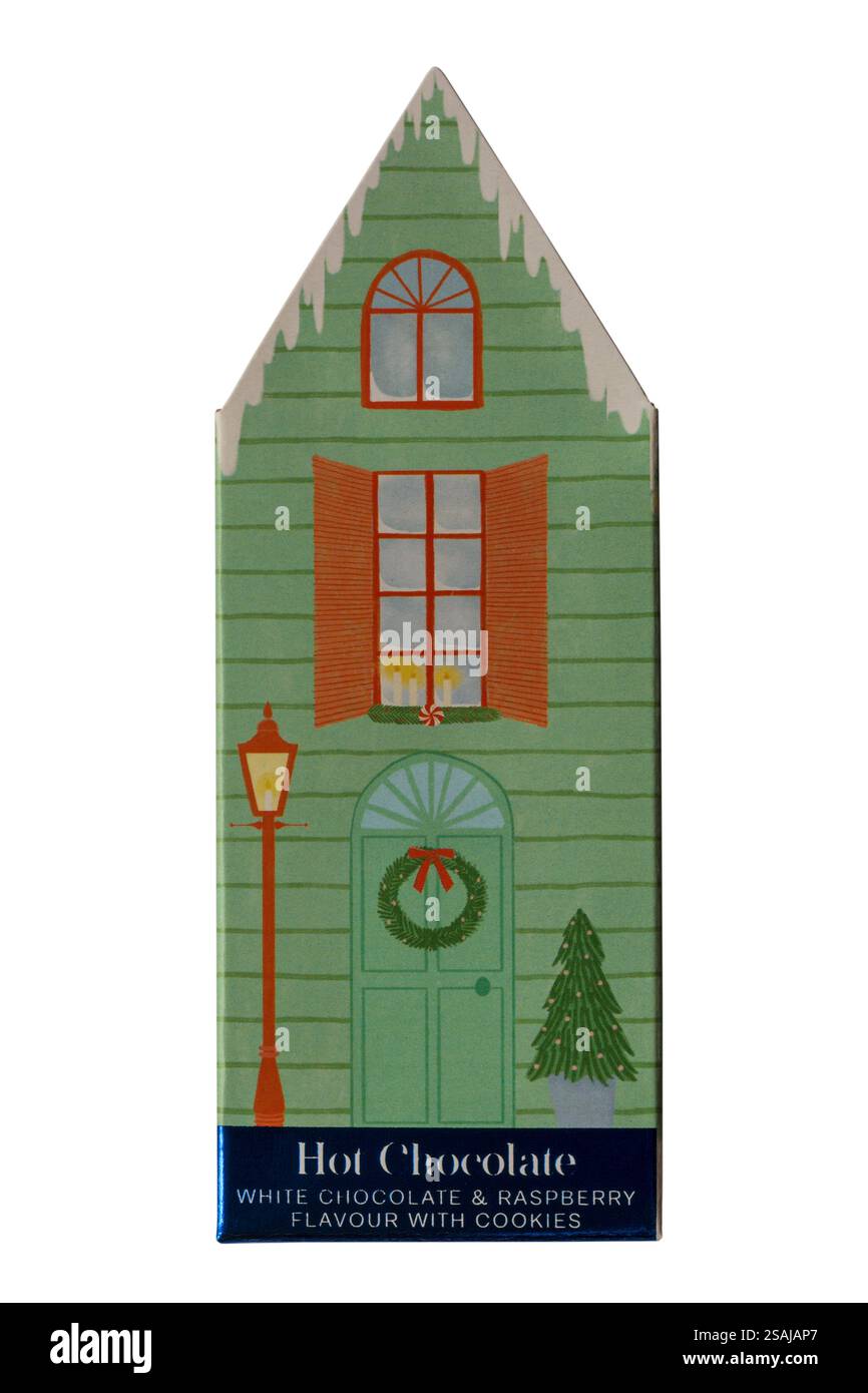 Hot Chocolate Collection isolata su sfondo bianco - cioccolato bianco e sapore di lampone con biscotti Foto Stock