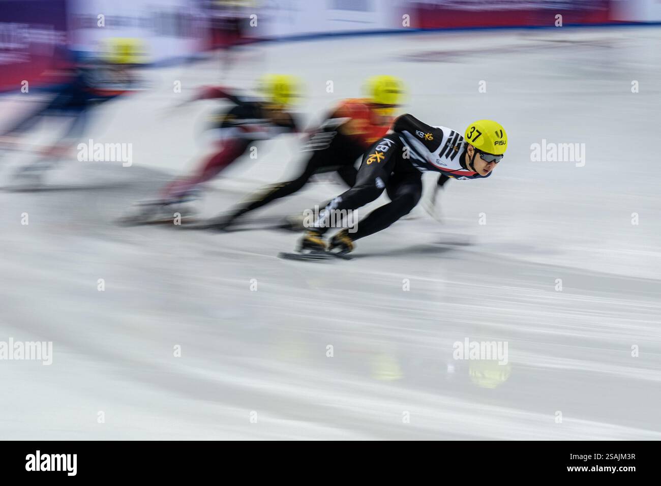 Seochan Bae di Corea durante i quarti di finale di Short Track Speed Skating maschile di 1500 m ai Giochi della FISU 2025 di Torino. (Foto di Elena Vizzoca / SOPA Images/Sipa USA) Foto Stock