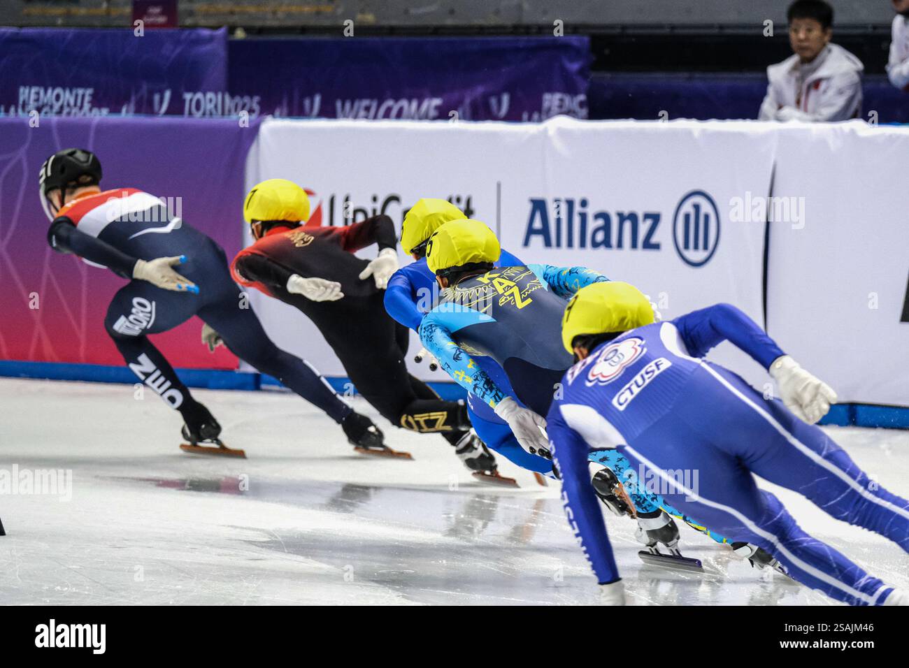 Una visione generale durante i quarti di finale di Short Track Speed Skating maschile di 1500 m ai Giochi FISU 2025 di Torino. (Foto di Elena Vizzoca / SOPA Images/Sipa USA) Foto Stock