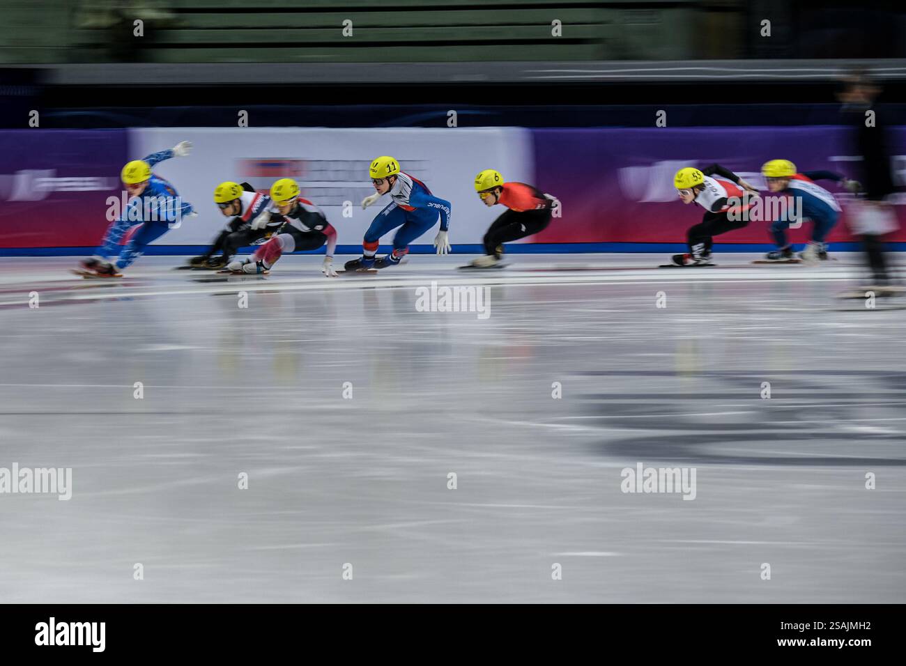 Una visione generale durante i quarti di finale di Short Track Speed Skating maschile di 1500 m ai Giochi FISU 2025 di Torino. (Foto di Elena Vizzoca / SOPA Images/Sipa USA) Foto Stock