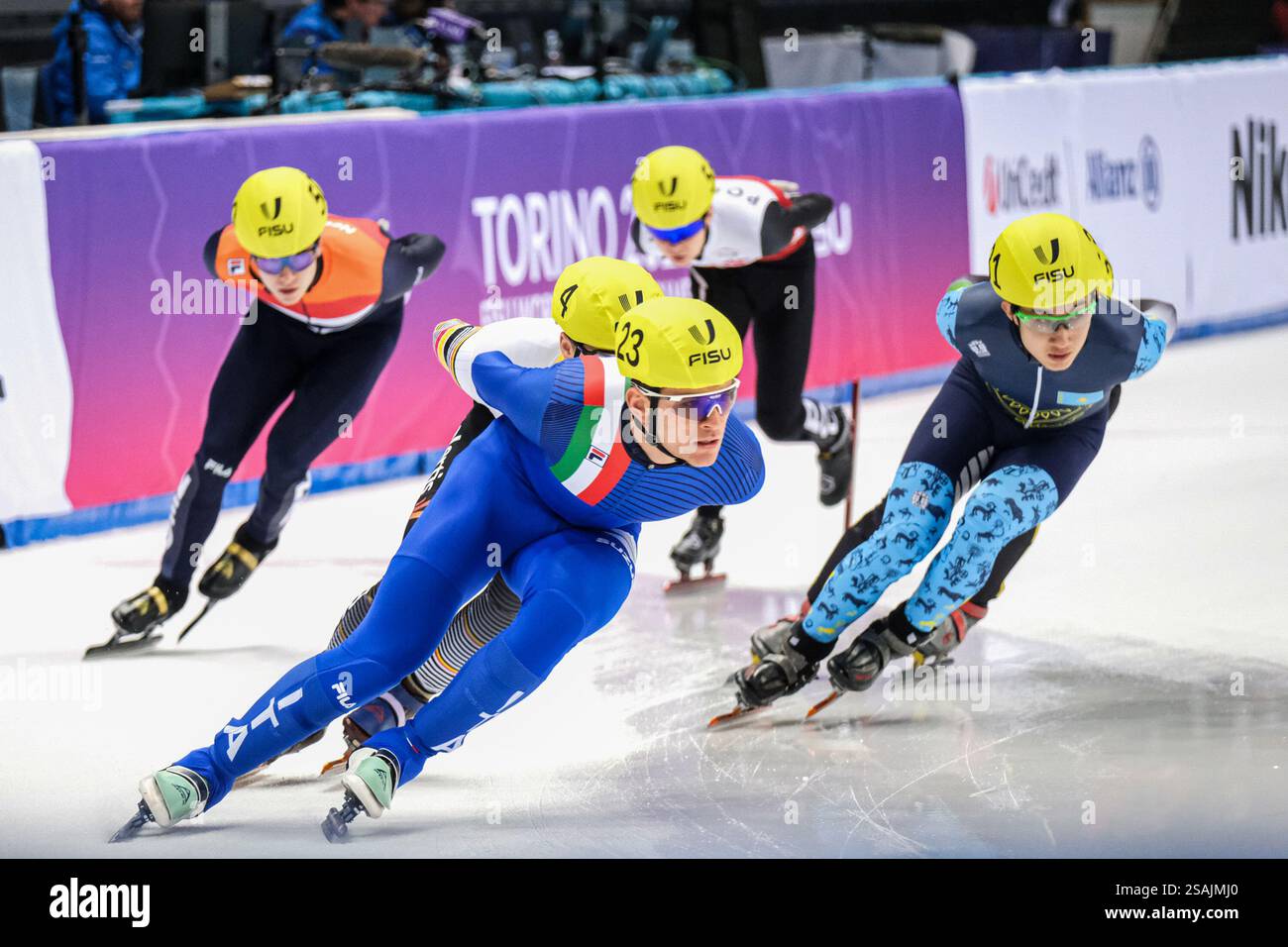 Alessandro Loreggia dell'Italia durante i quarti di finale Short Track Speed Skating maschile di 1500 m ai FISU Games 2025 di Torino. (Foto di Elena Vizzoca / SOPA Images/Sipa USA) Foto Stock
