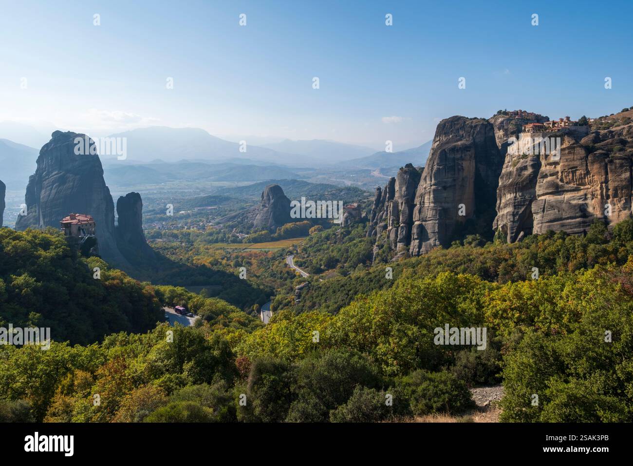 Monasteri collinari di Meteora in autunno, Trikala, Tessaglia, Grecia Foto Stock