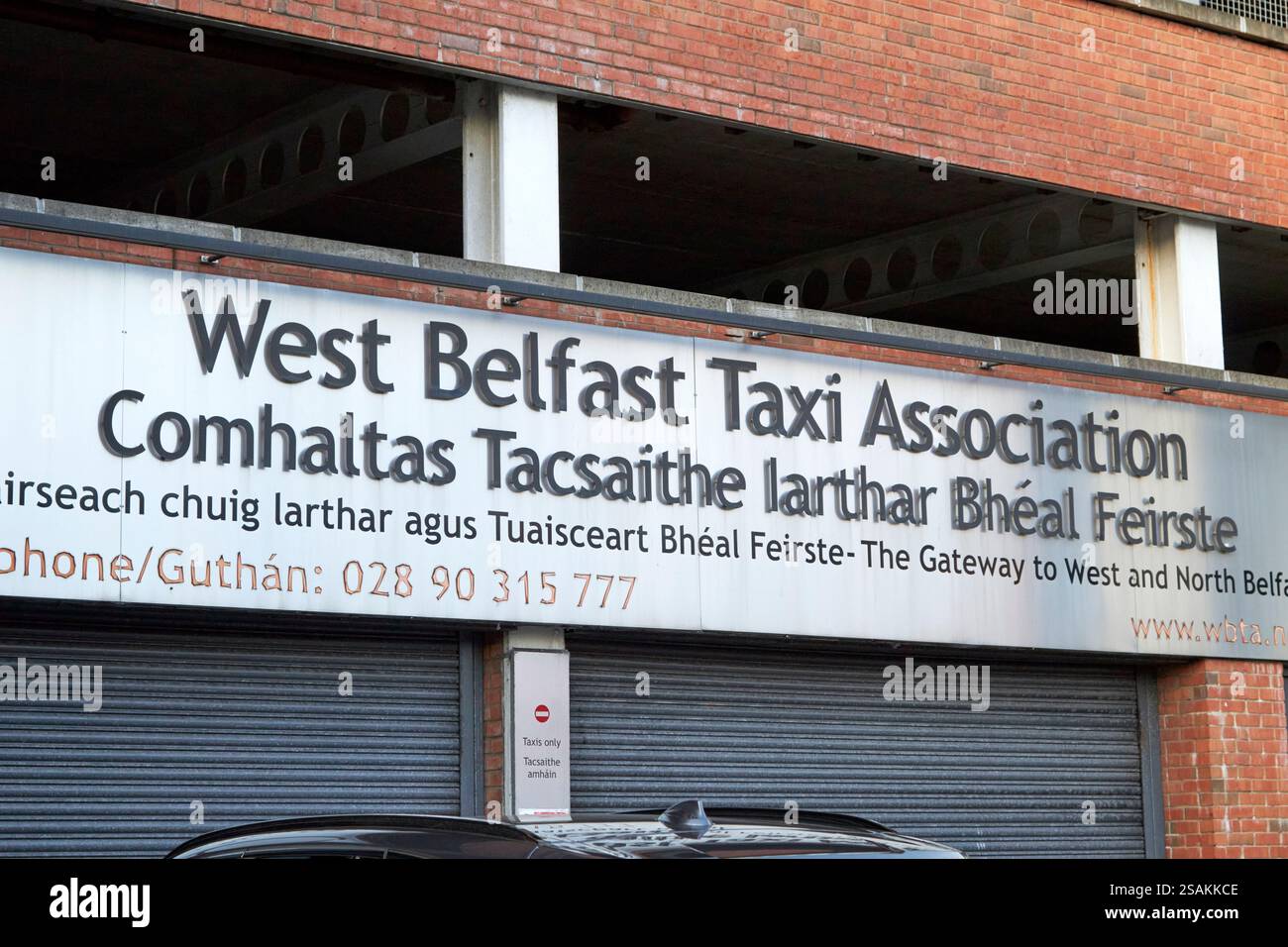 uffici di associazione taxi west belfast black taxis king street , irlanda del nord, regno unito Foto Stock