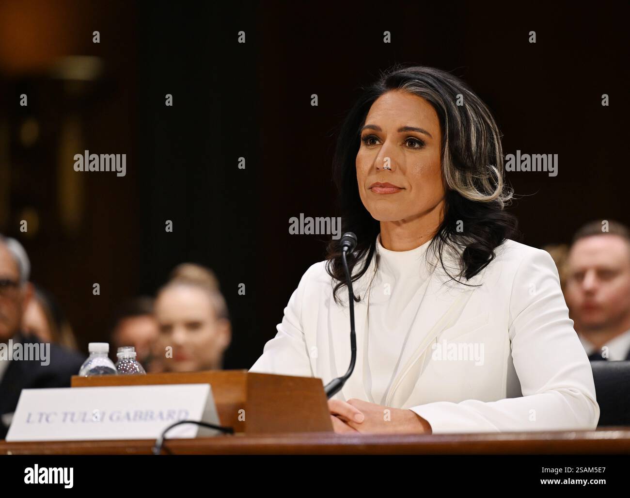 Washington, Stati Uniti. 30 gennaio 2025. Tulsi Gabbard testimonia durante un'audizione del Comitato dell'Intelligence del Senato per esaminare la sua nomina a Direttore dell'Intelligence Nazionale, presso il Campidoglio degli Stati Uniti a Washington DC giovedì 30 gennaio 2025. Foto di Annabelle Gordon/UPI credito: UPI/Alamy Live News Foto Stock