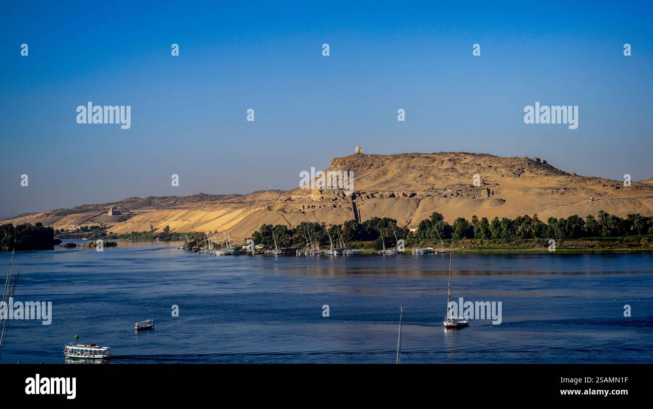 Isola Elefantina e fiume Nilo, Assuan, Egitto. Febbraio 2023 Foto Stock