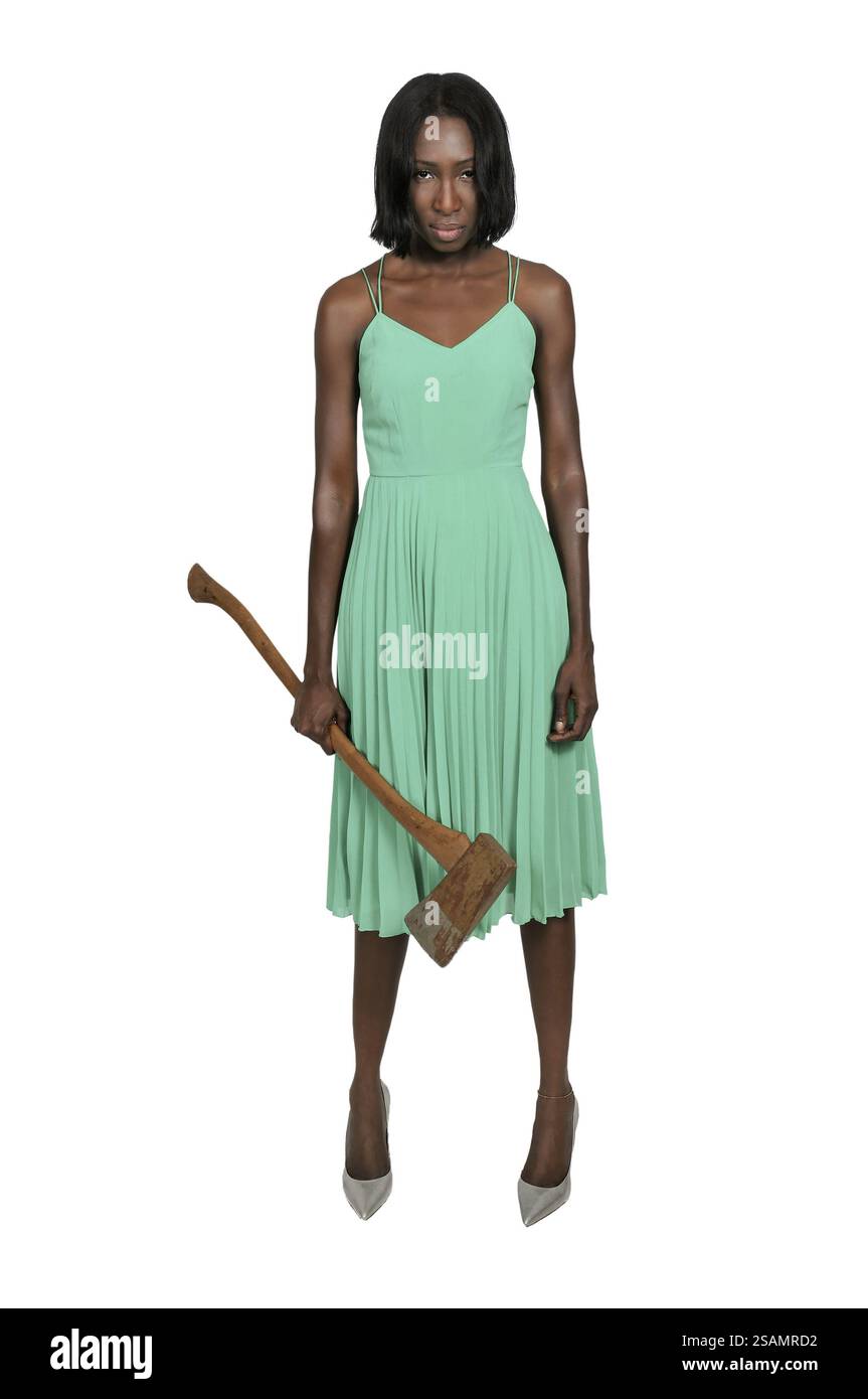 Bella donna posseduto in una trance di trattenimento di un ax Foto Stock