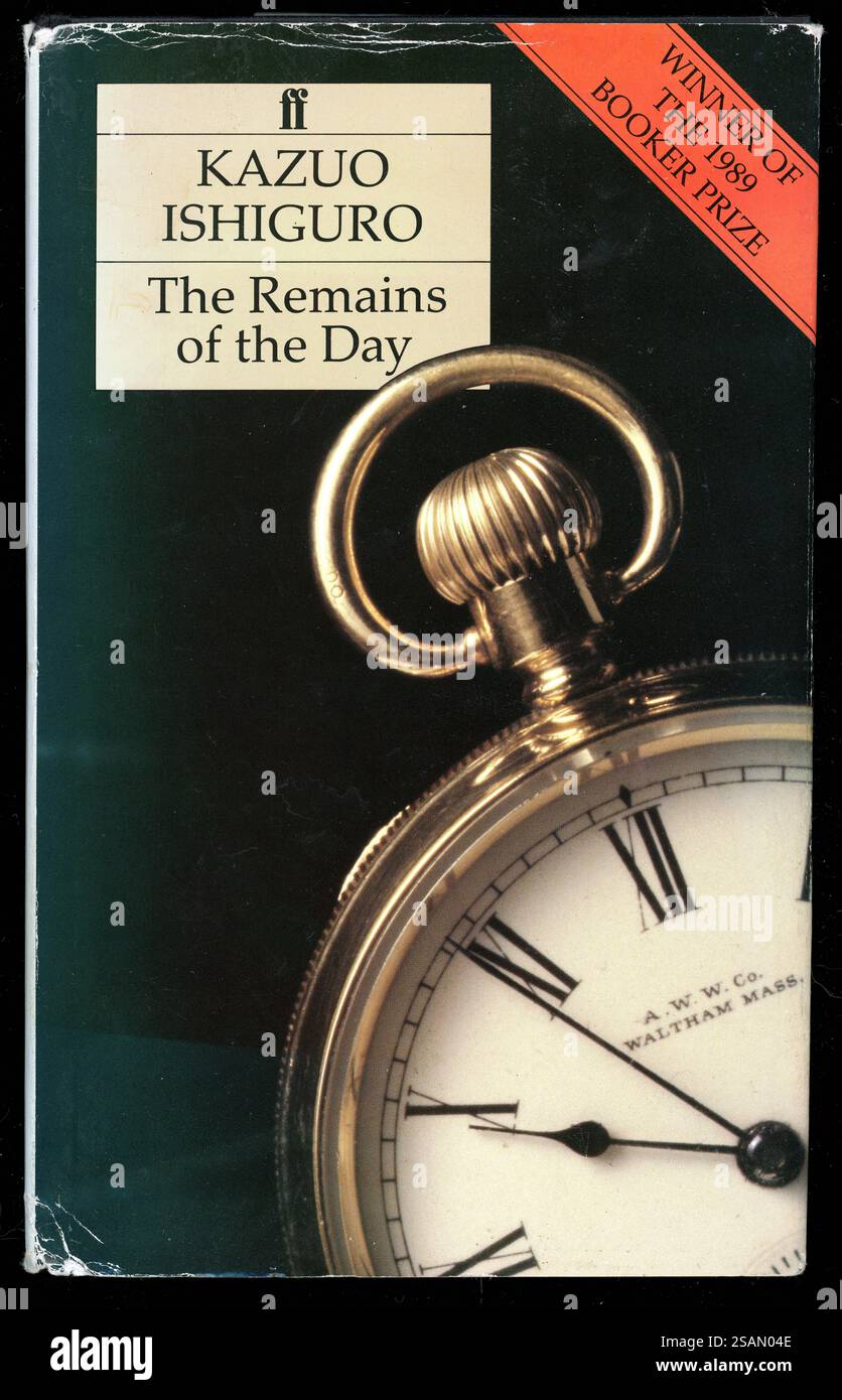 Copia usata della prima copertina del libro Vintage, The Remains of the Day, dell'autore britannico vincitore del premio Nobel, Kazuo Ishiguro, vincitore del premio Booker 1989, pubblicato nel 1989, Regno Unito Foto Stock