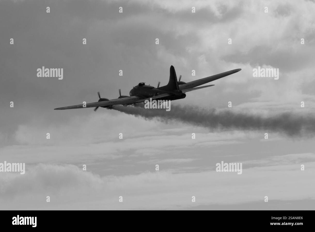 Una fortezza volante B17 overhead bombardiere Shoreham airfield Foto Stock