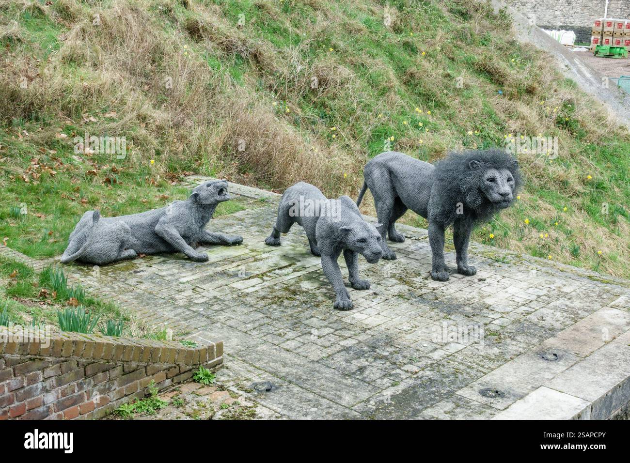 La scultura dei leoni, parte della Tower of London Menagerie nel terreno della Tower of London, Londra, Regno Unito. Foto Stock