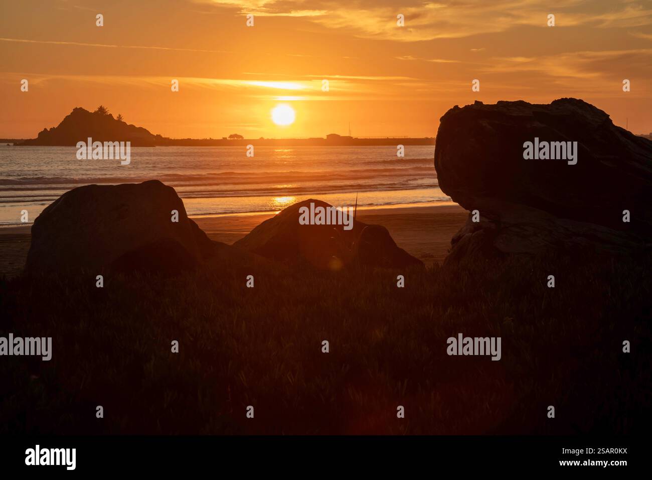 Crescent City, California - tramonto sull'Oceano Pacifico nel nord della California. Foto Stock