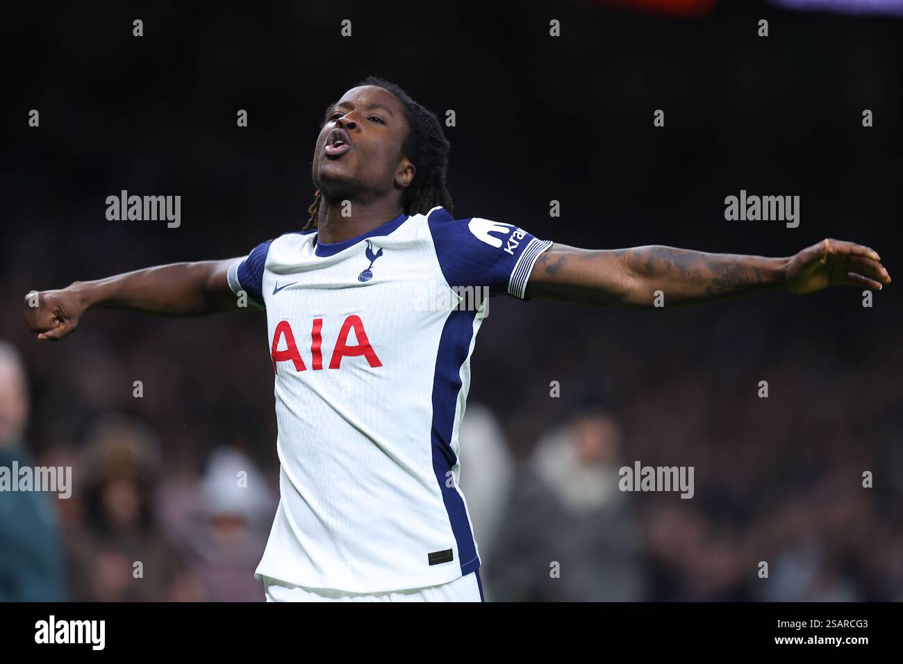 Oyindsmola Ajayi del Tottenham Hotspur festeggia il secondo gol con le sue squadre durante il Tottenham Hotspur e L'IF Elfsborg, UEFA Europa League, Tottenham Hotspur Stadium, Londra Regno Unito. Credito : Michael Zemanek Foto Stock