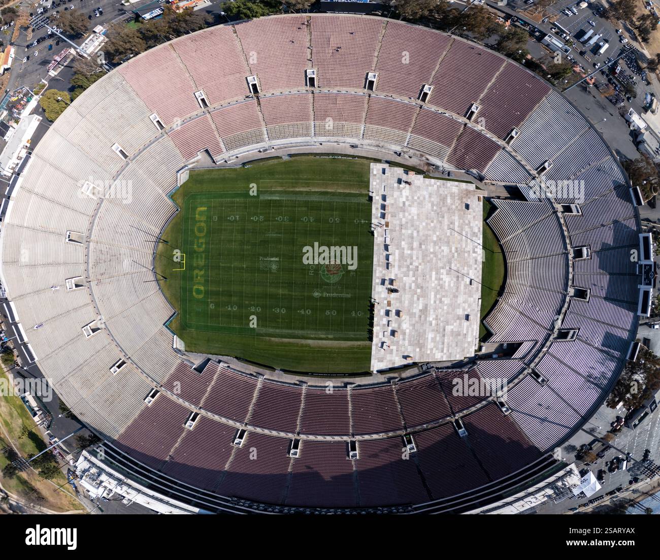 Fotografia aerea del Rose Bowl a Pasadena, California, il 28 gennaio 2025. Foto di Francis Specker Foto Stock