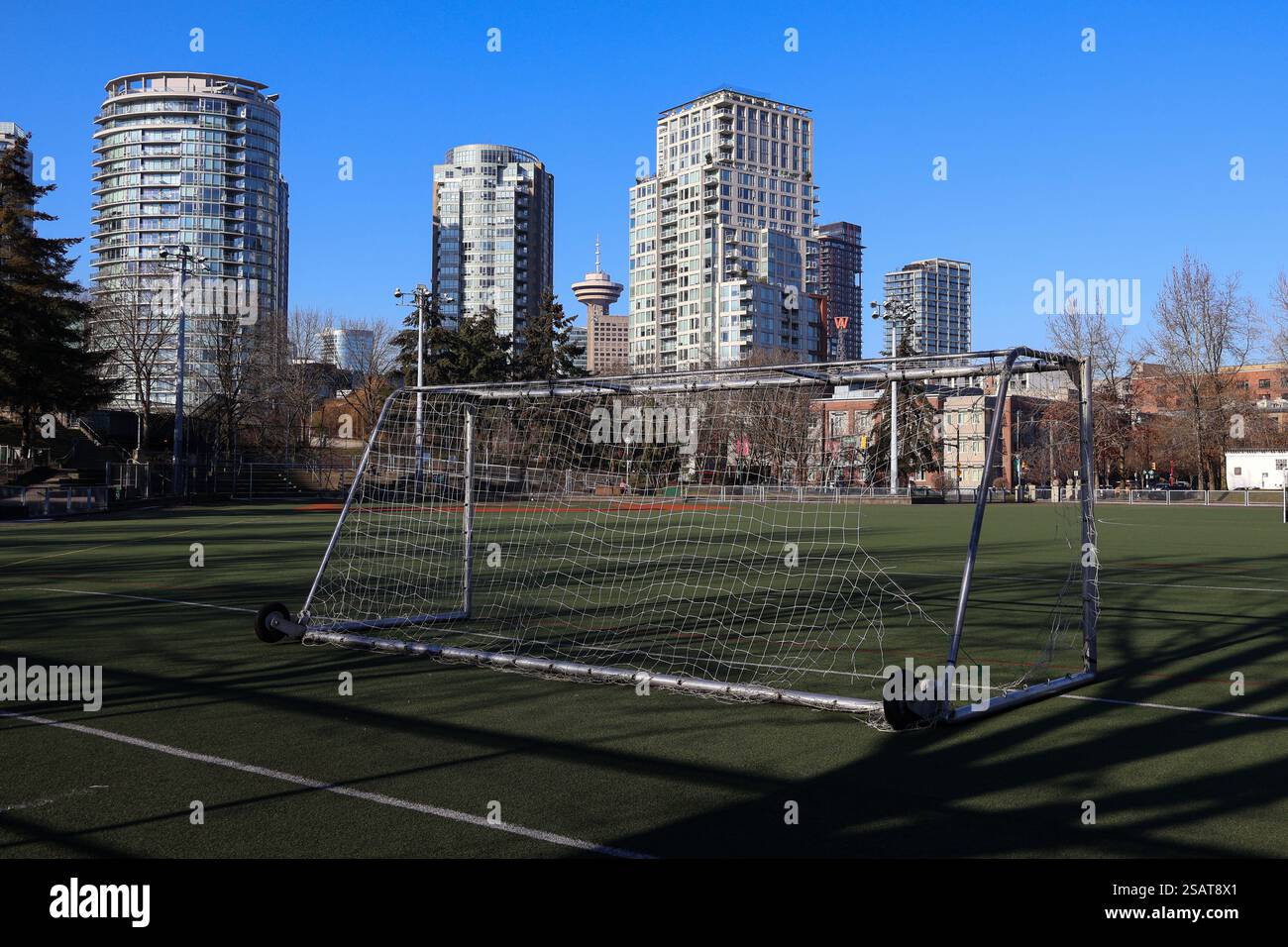 Andy Livingstone Park con il centro di Vancouver, British Columbia, alle spalle. Foto Stock