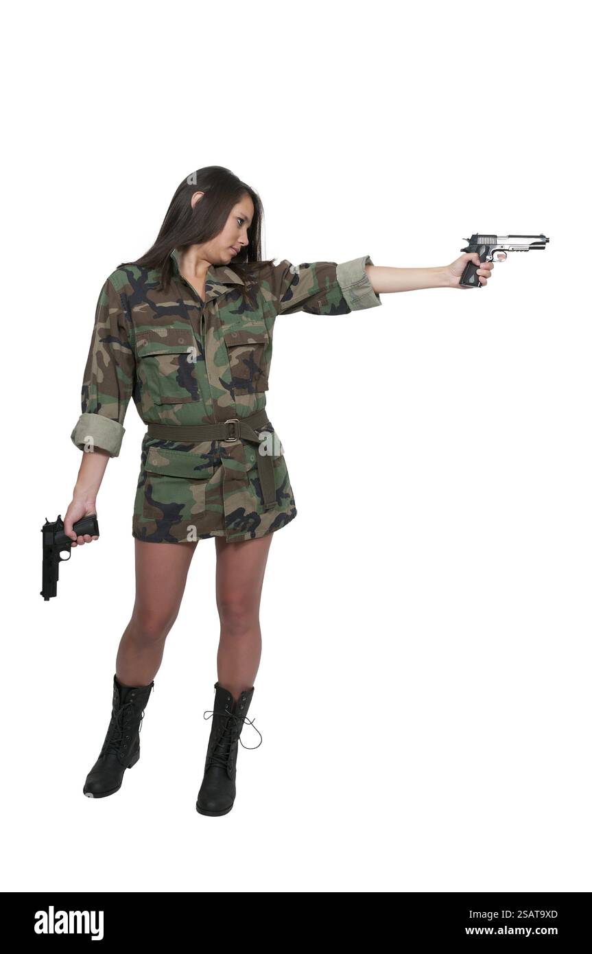 Bella giovane soldato con una pistola Foto Stock