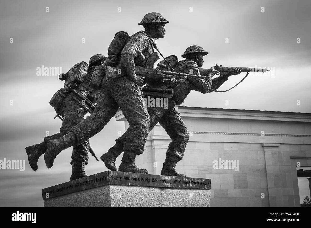 Il British Normandy Memorial è un memoriale di guerra vicino al villaggio di Ver-sur-Mer in Normandia, Francia. Fu svelato il 6 giugno 2021, il 77° annientatore Foto Stock