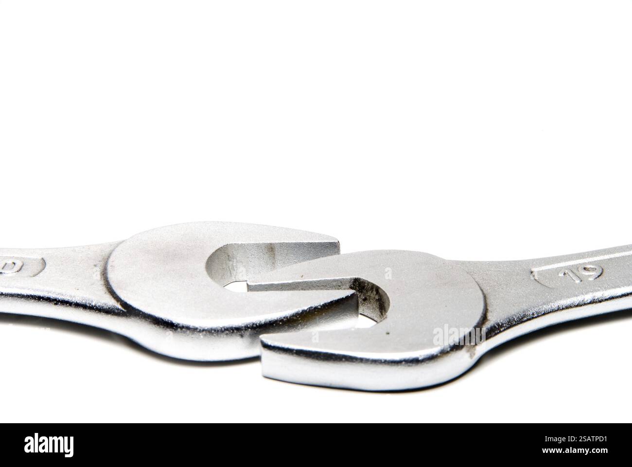 Un paio di chiavi a forchetta collegate tra loro Foto Stock