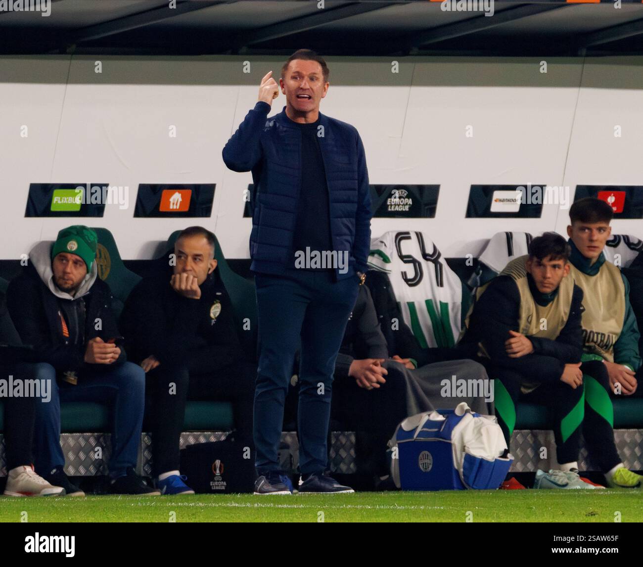 Budapest, Ungheria. 30 gennaio 2025. Robbie Keane, capo allenatore del Ferencvarosi TC reagisce durante la partita UEFA Europa League 2024/25 fase MD8 tra il Ferencvarosi TC e l'AZ Alkmaar allo stadio Ferencvaros il 30 gennaio 2025 a Budapest, Ungheria. Crediti: Laszlo Szirtesi/Alamy Live News Foto Stock