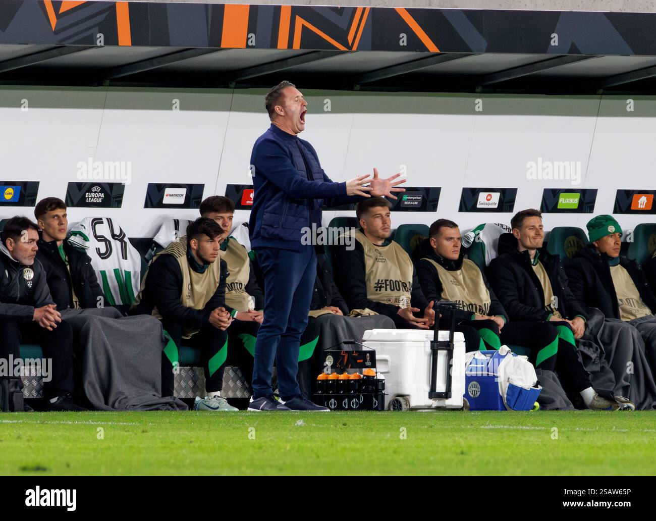 Budapest, Ungheria. 30 gennaio 2025. Robbie Keane, capo allenatore del Ferencvarosi TC reagisce durante la partita UEFA Europa League 2024/25 fase MD8 tra il Ferencvarosi TC e l'AZ Alkmaar allo stadio Ferencvaros il 30 gennaio 2025 a Budapest, Ungheria. Crediti: Laszlo Szirtesi/Alamy Live News Foto Stock