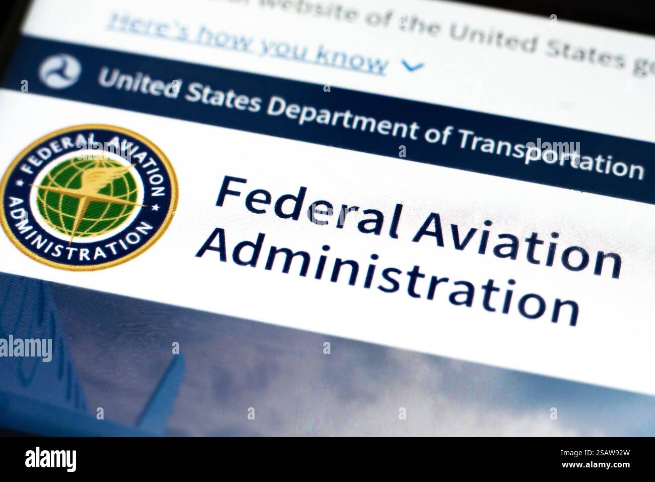 Questo ritratto, che mostra il sito ufficiale della Federal Aviation Administration, mette in evidenza l'impegno dell'agenzia a garantire la sicurezza dell'aviazione civile Foto Stock